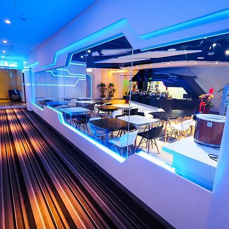 Galaxia Business Hotel Taichung Bagian luar foto