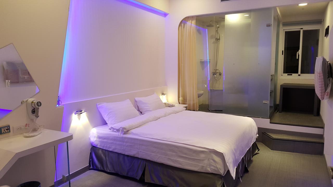 Galaxia Business Hotel Taichung Bagian luar foto