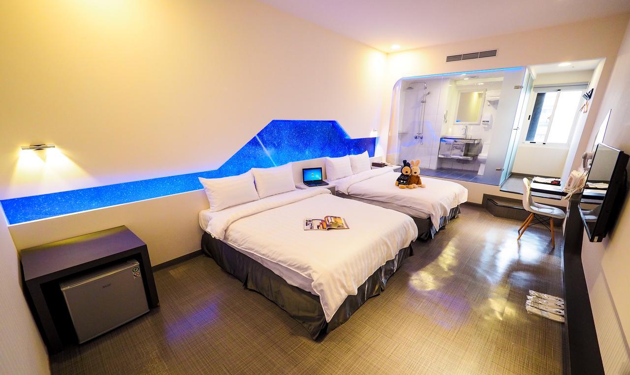 Galaxia Business Hotel Taichung Bagian luar foto