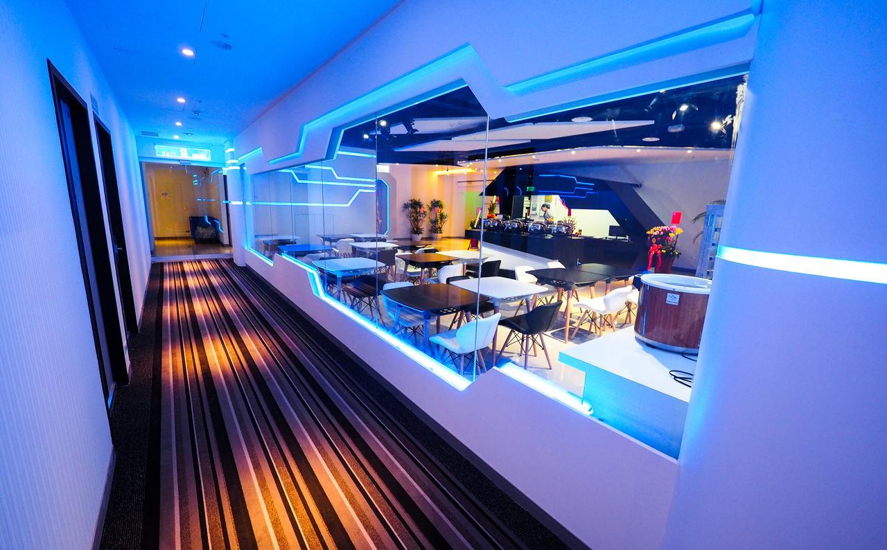 Galaxia Business Hotel Taichung Bagian luar foto