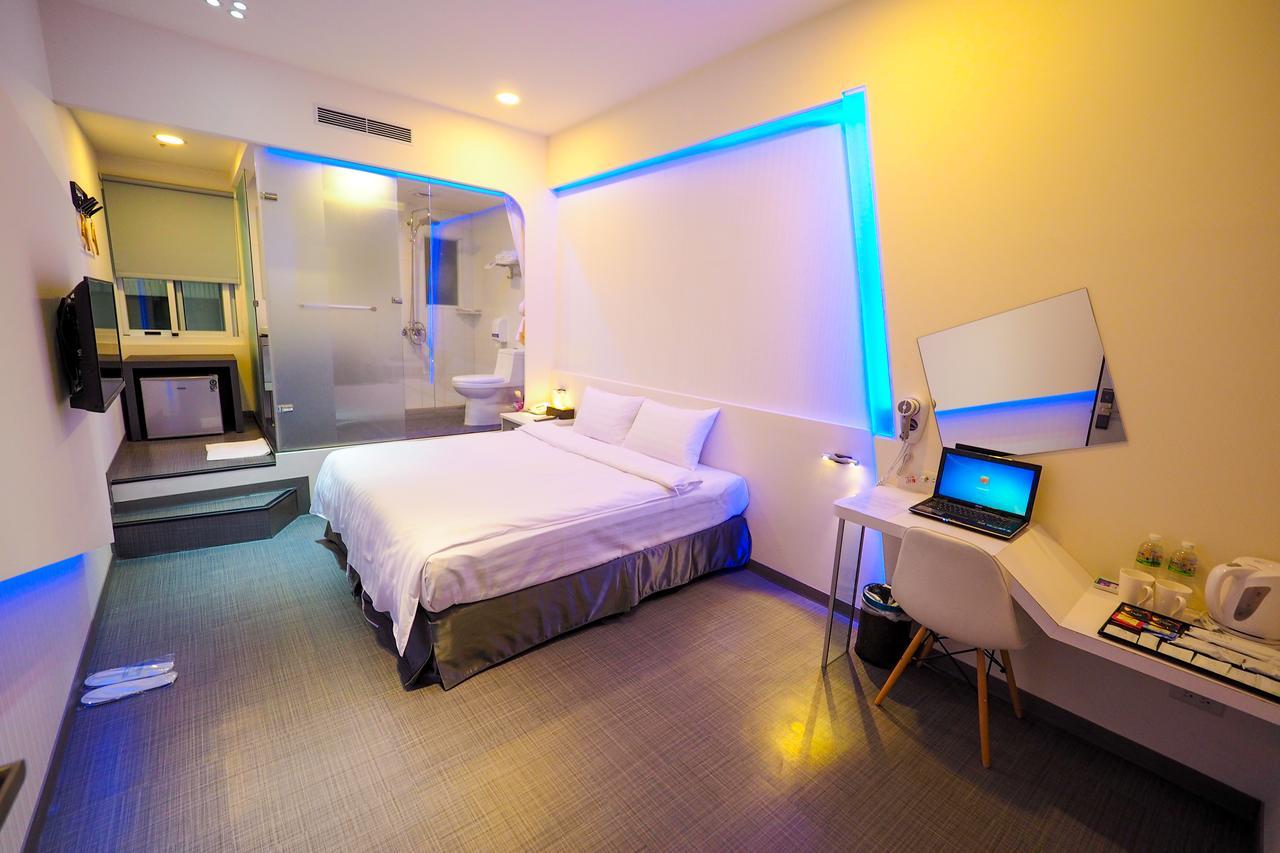 Galaxia Business Hotel Taichung Bagian luar foto