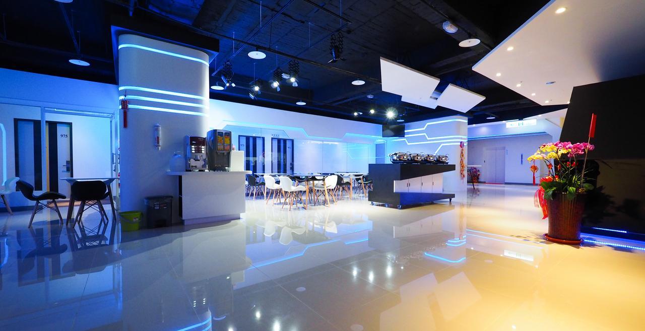 Galaxia Business Hotel Taichung Bagian luar foto