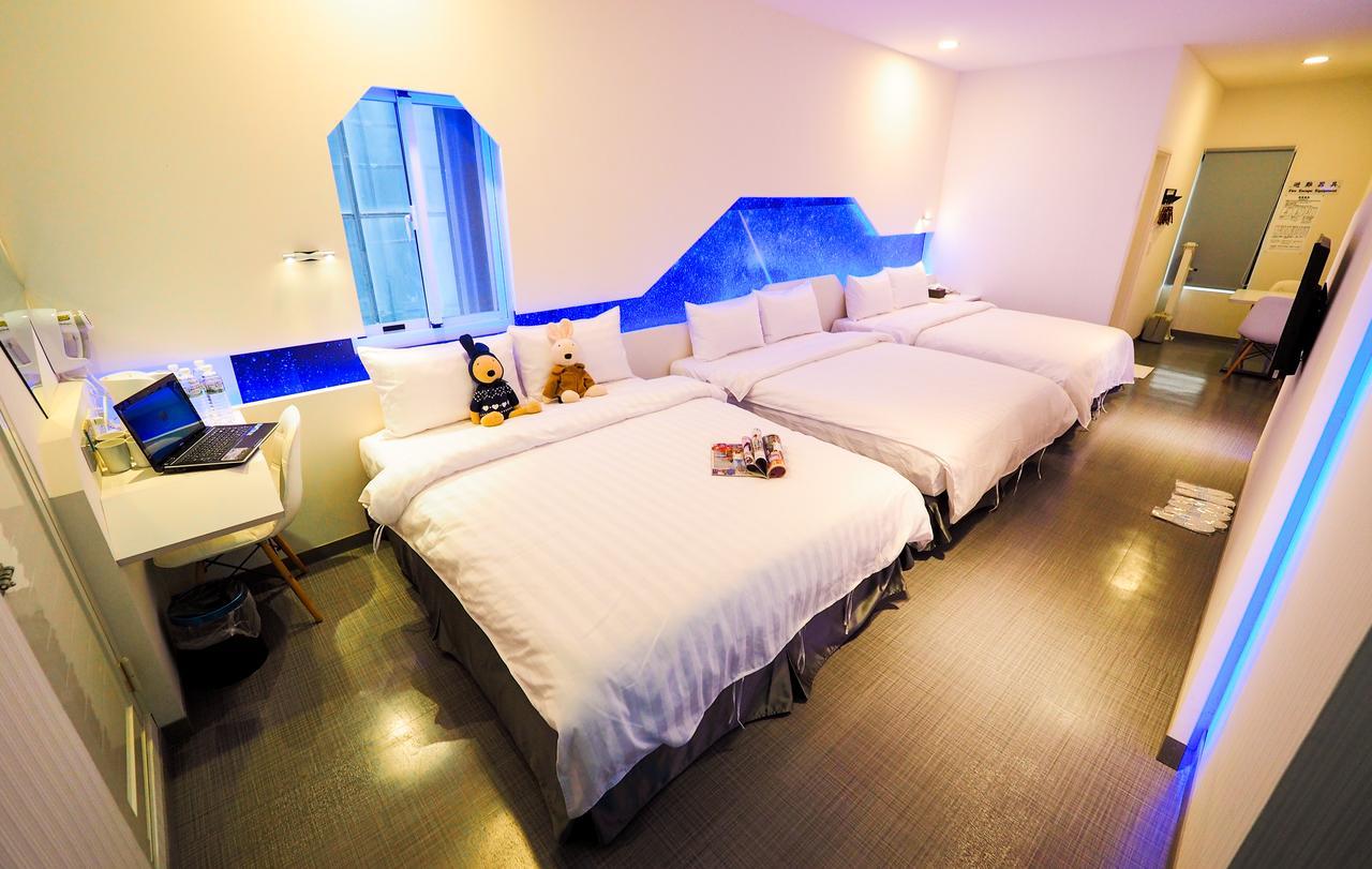 Galaxia Business Hotel Taichung Bagian luar foto
