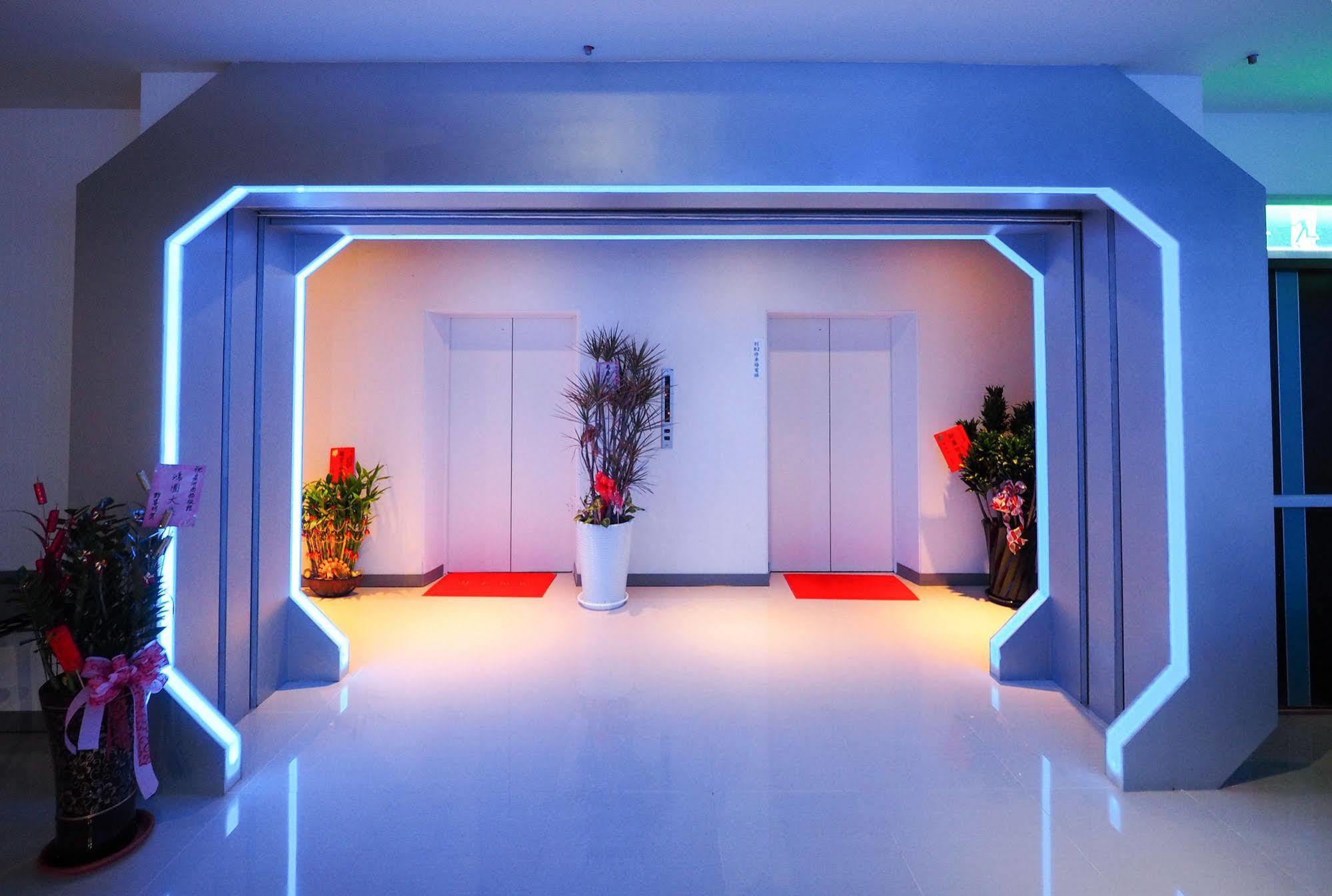 Galaxia Business Hotel Taichung Bagian luar foto