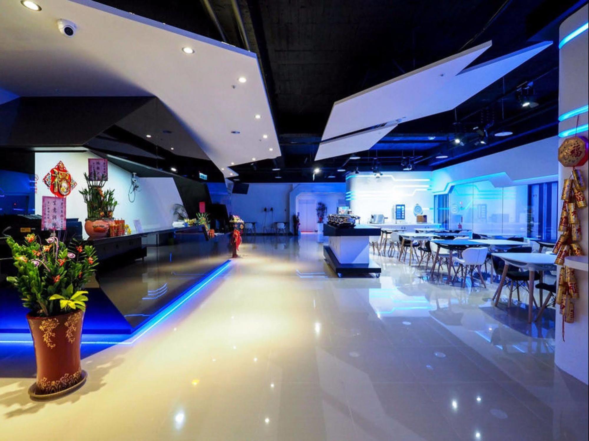 Galaxia Business Hotel Taichung Bagian luar foto