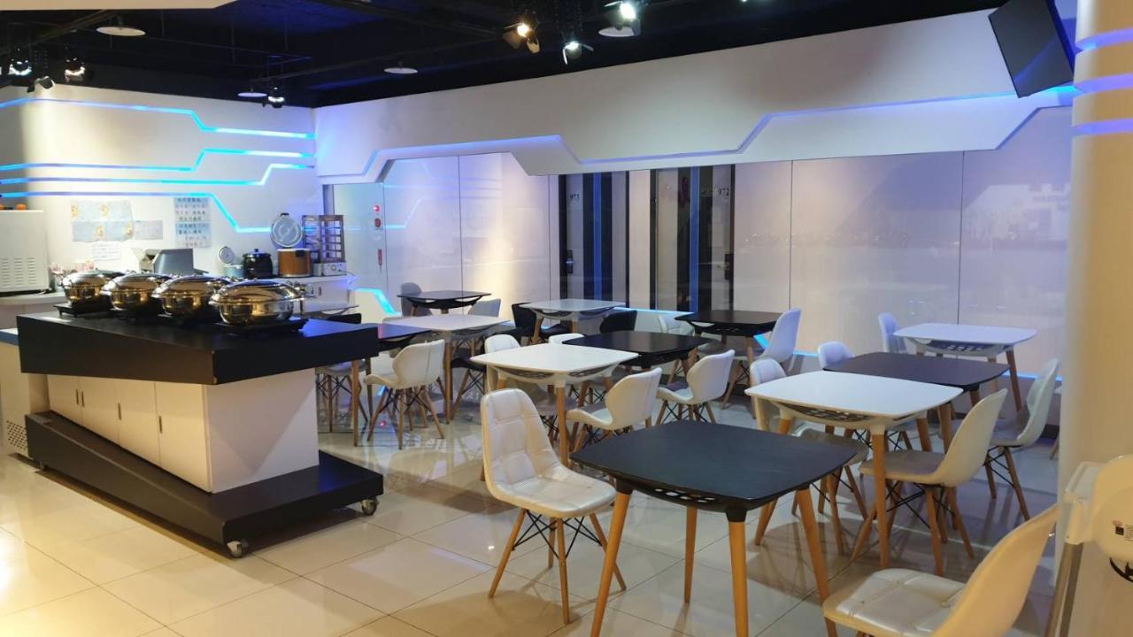 Galaxia Business Hotel Taichung Bagian luar foto